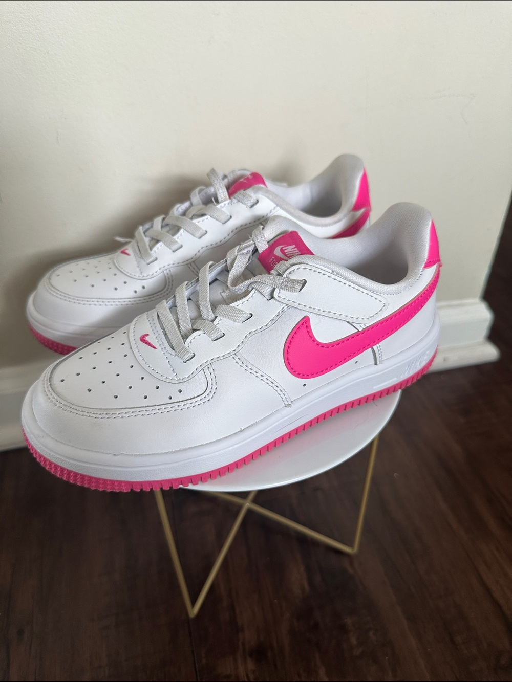 Nike White & Pink Low-Top Sneakers - Picture 4 of 5